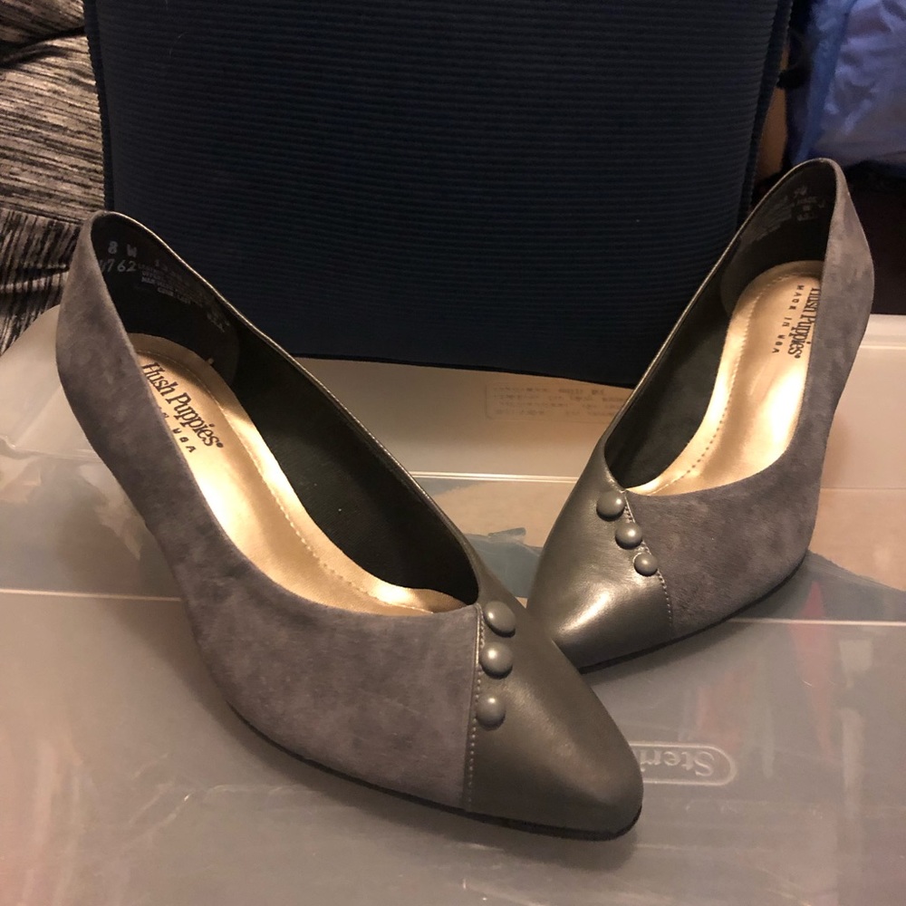 Gray mid heel suede/leather pumps
